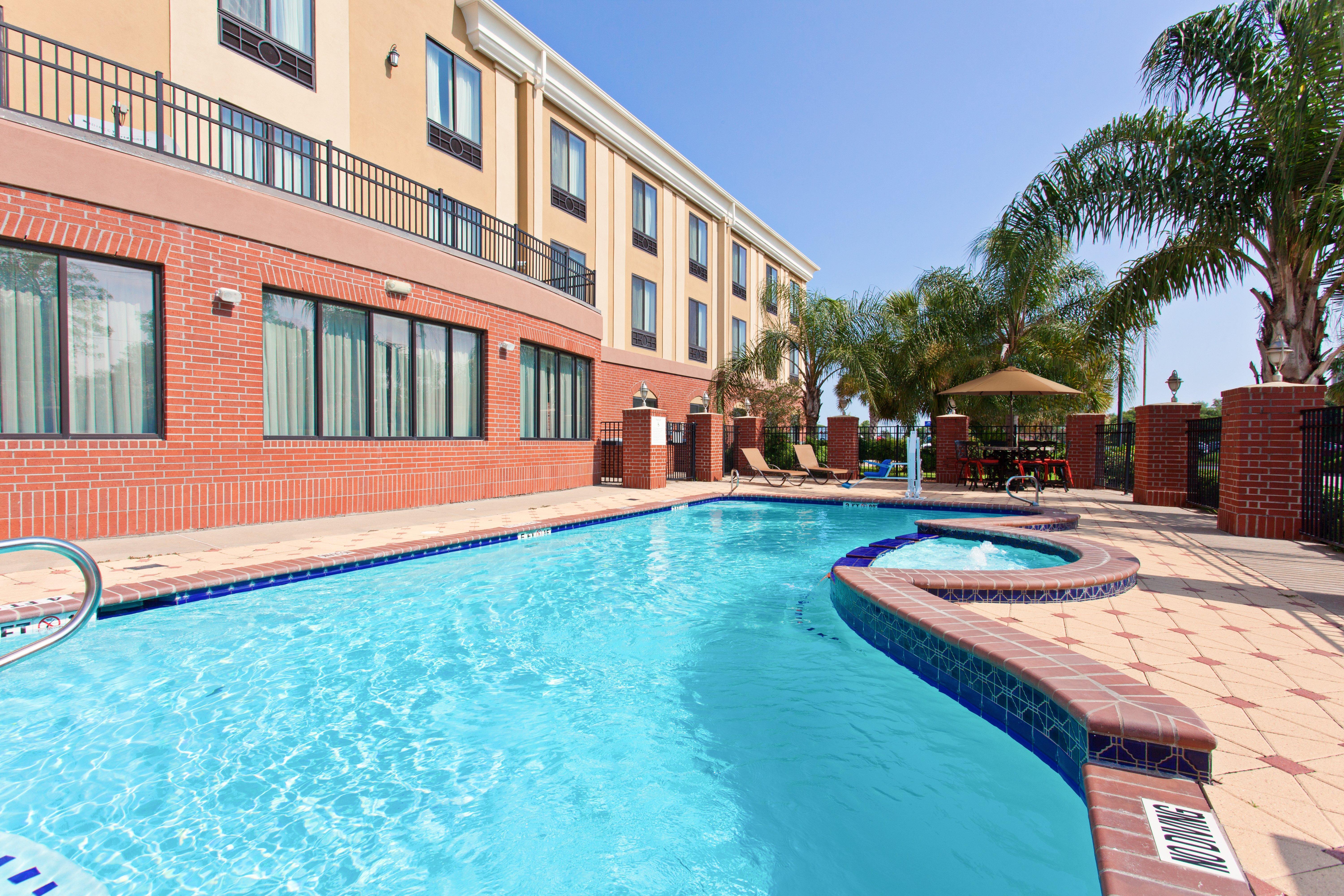 Holiday Inn Express & Suites Wharton By Ihg Exteriör bild