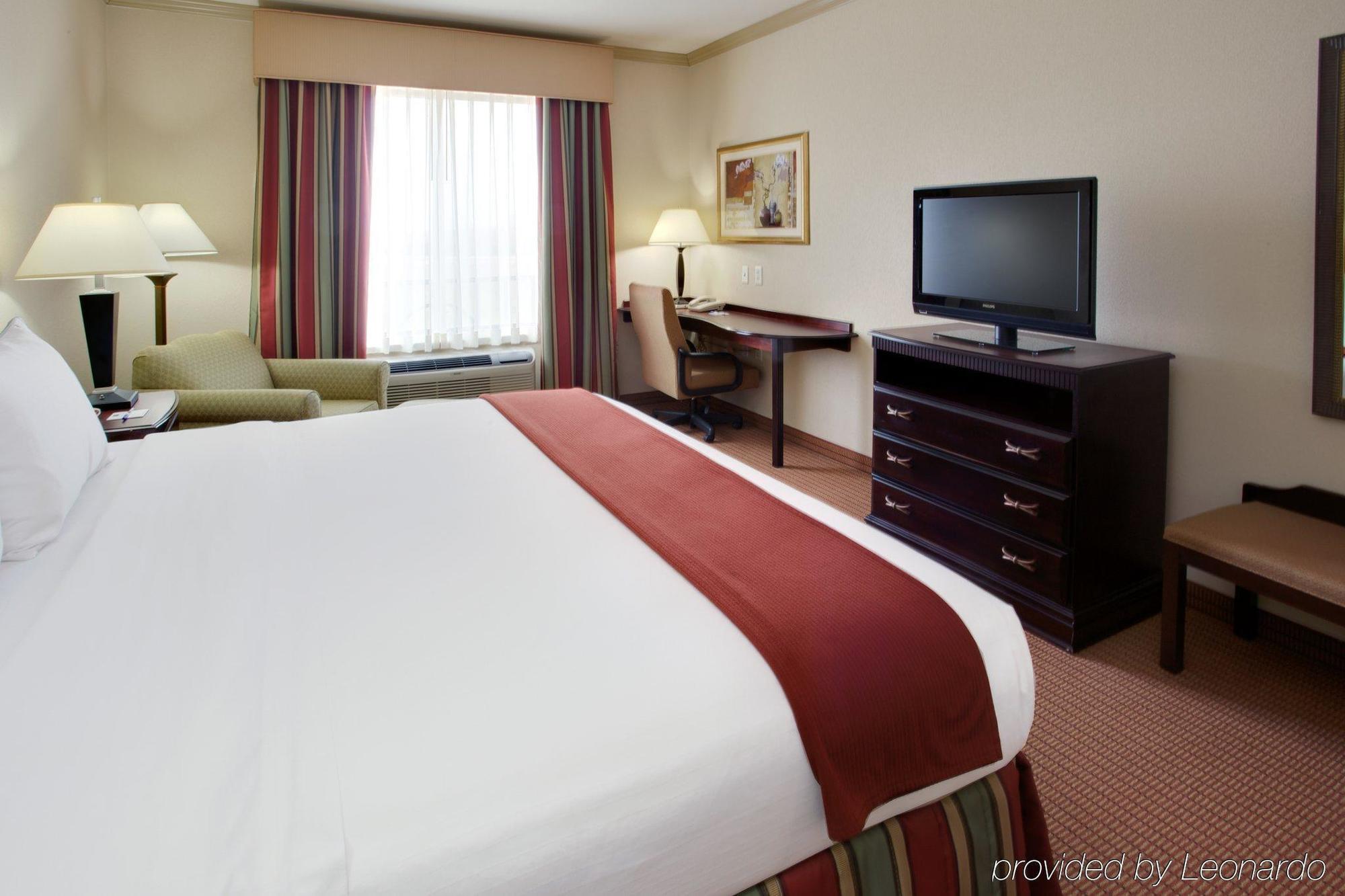 Holiday Inn Express & Suites Wharton By Ihg Rum bild
