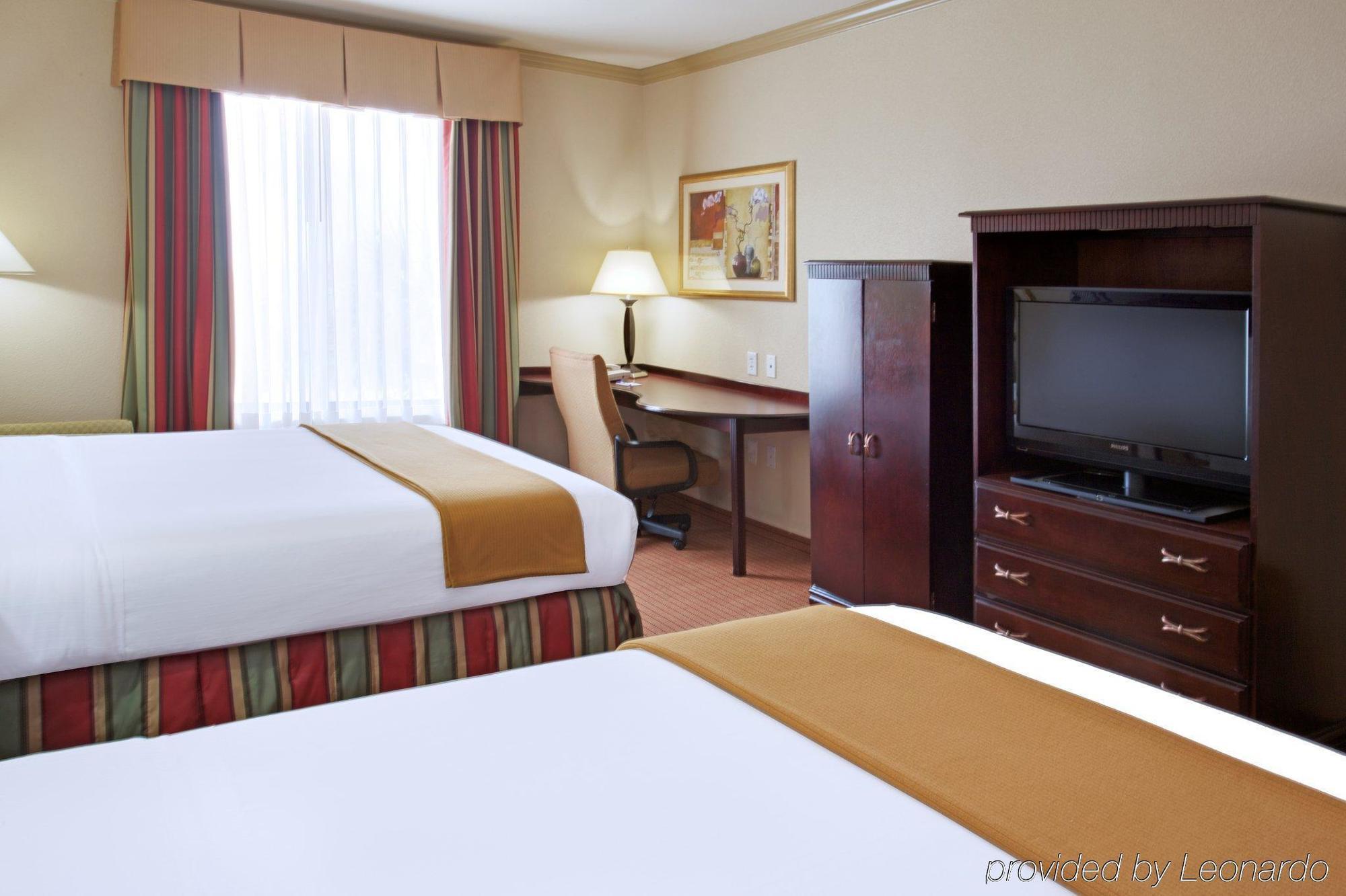 Holiday Inn Express & Suites Wharton By Ihg Rum bild