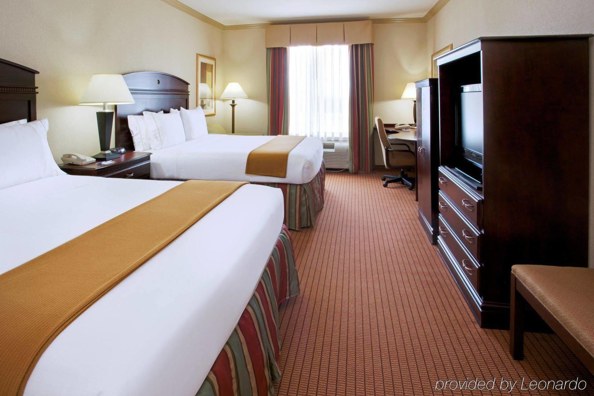 Holiday Inn Express & Suites Wharton By Ihg Rum bild